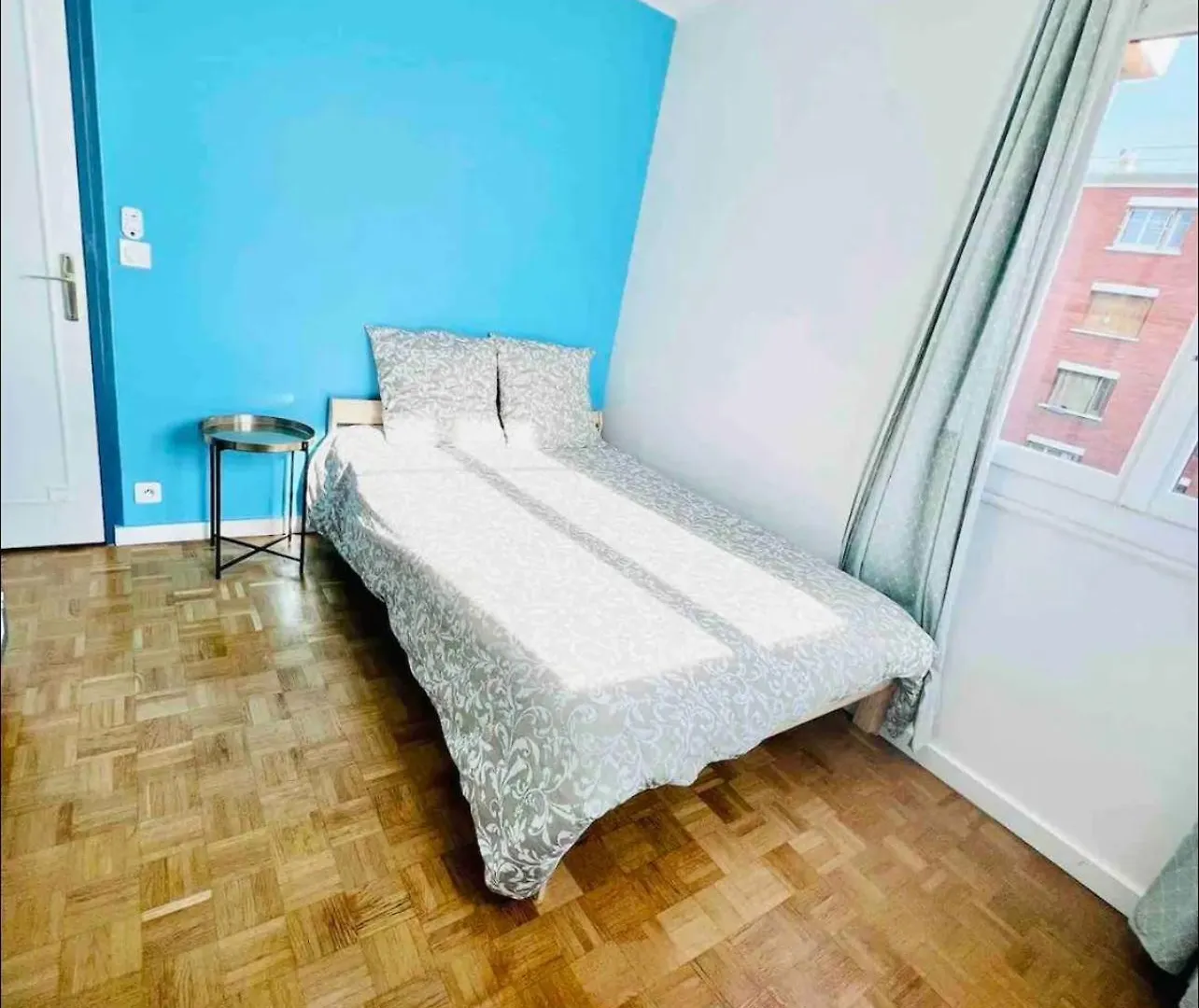 Modern 2 Bedroom Apartment Near Paris Metro, Giant Flat Screen Tv 85 Inches, Balcony, Free Parking Ivry-sur-Seine France