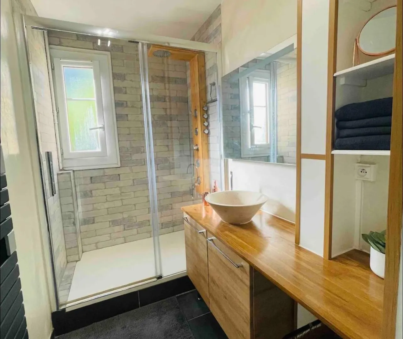 Modern 2 Bedroom Apartment Near Paris Metro, Giant Flat Screen Tv 85 Inches, Balcony, Free Parking Ivry-sur-Seine