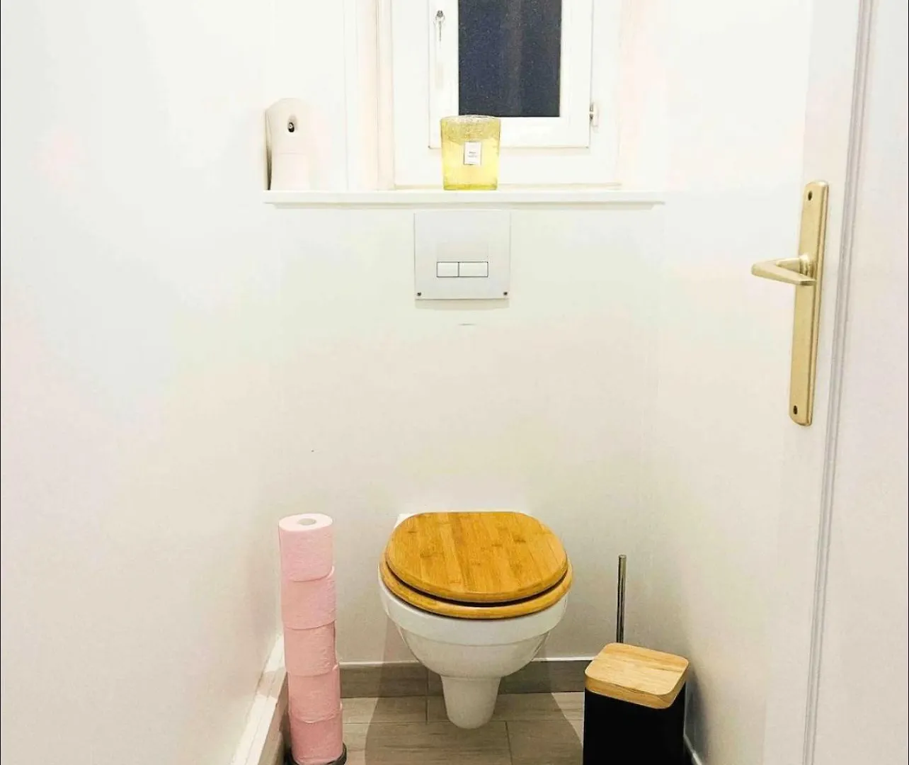 Modern 2 Bedroom Apartment Near Paris Metro, Giant Flat Screen Tv 85 Inches, Balcony, Free Parking Ivry-sur-Seine 0*,  France
