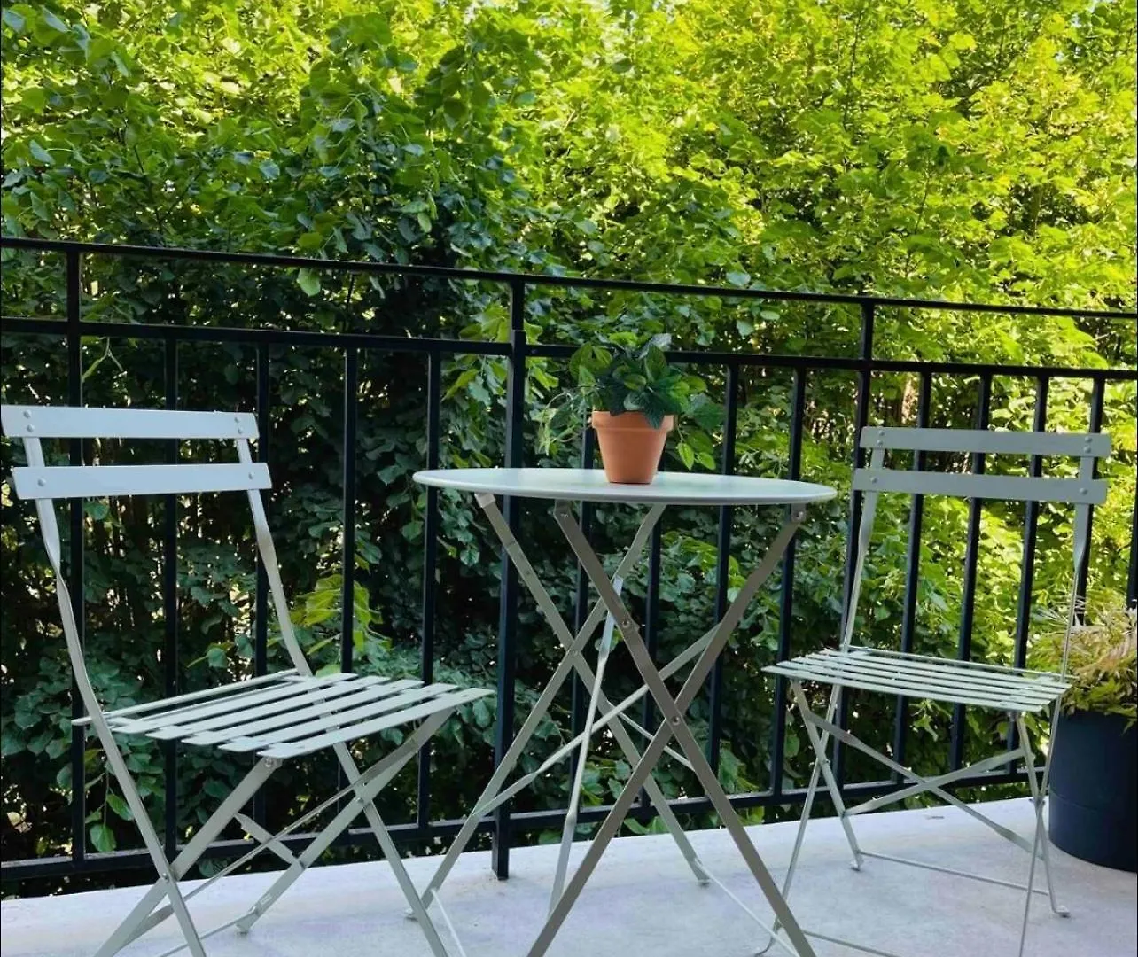 Modern 2 Bedroom Apartment Near Paris Metro, Giant Flat Screen Tv 85 Inches, Balcony, Free Parking Ivry-sur-Seine